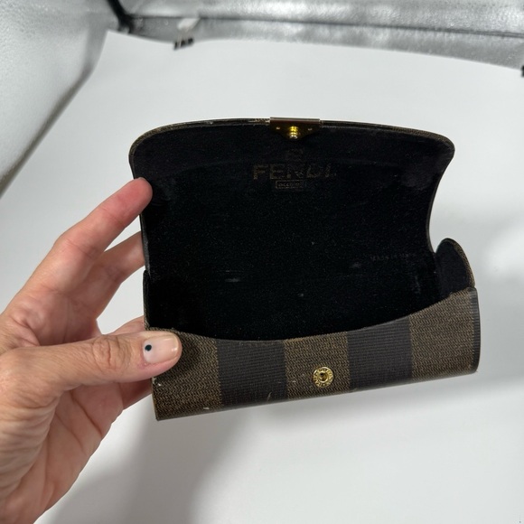Fendi glasses case - Picture 7 of 7